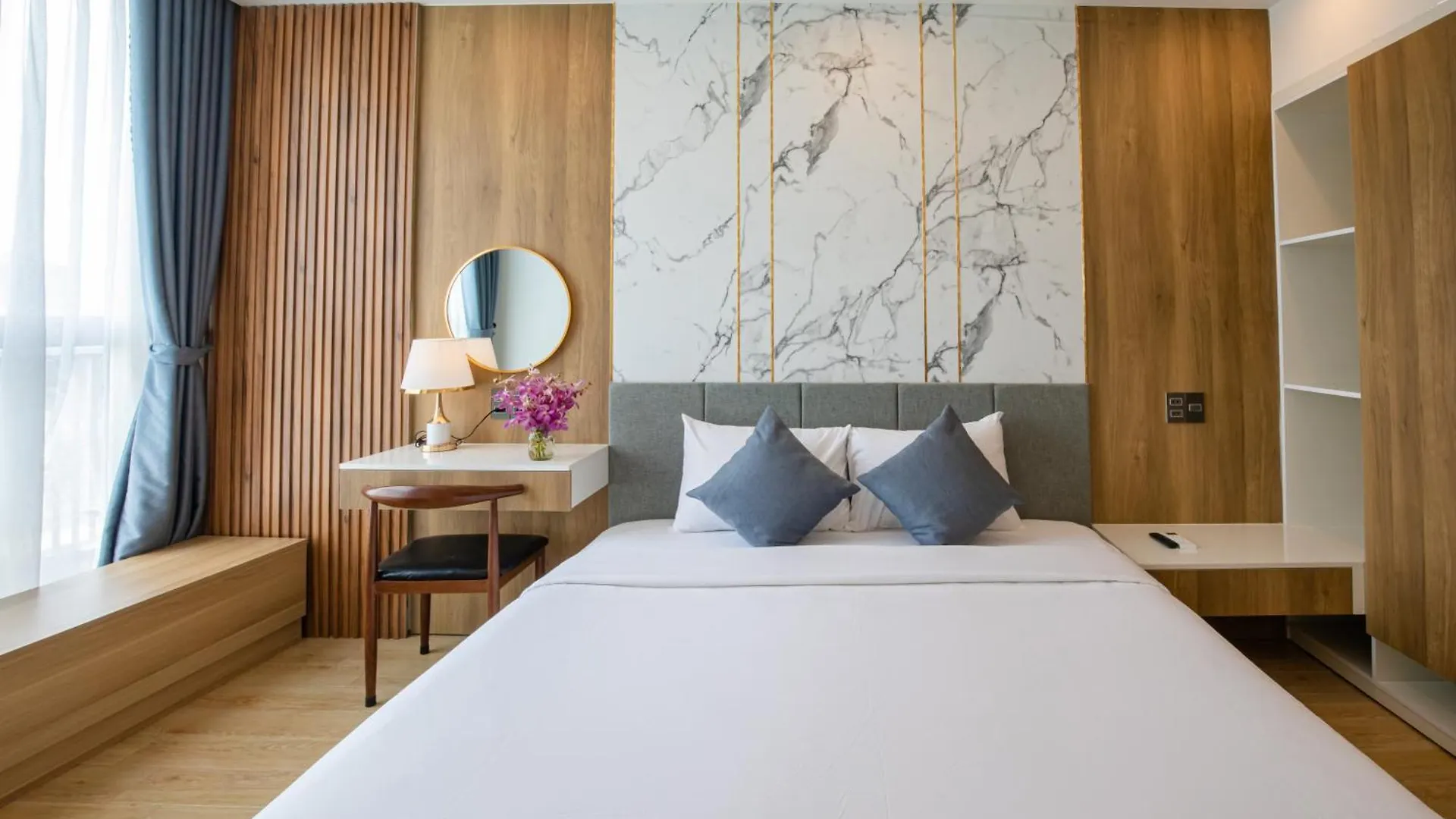 First Studio Hotel Da Nang 3*,