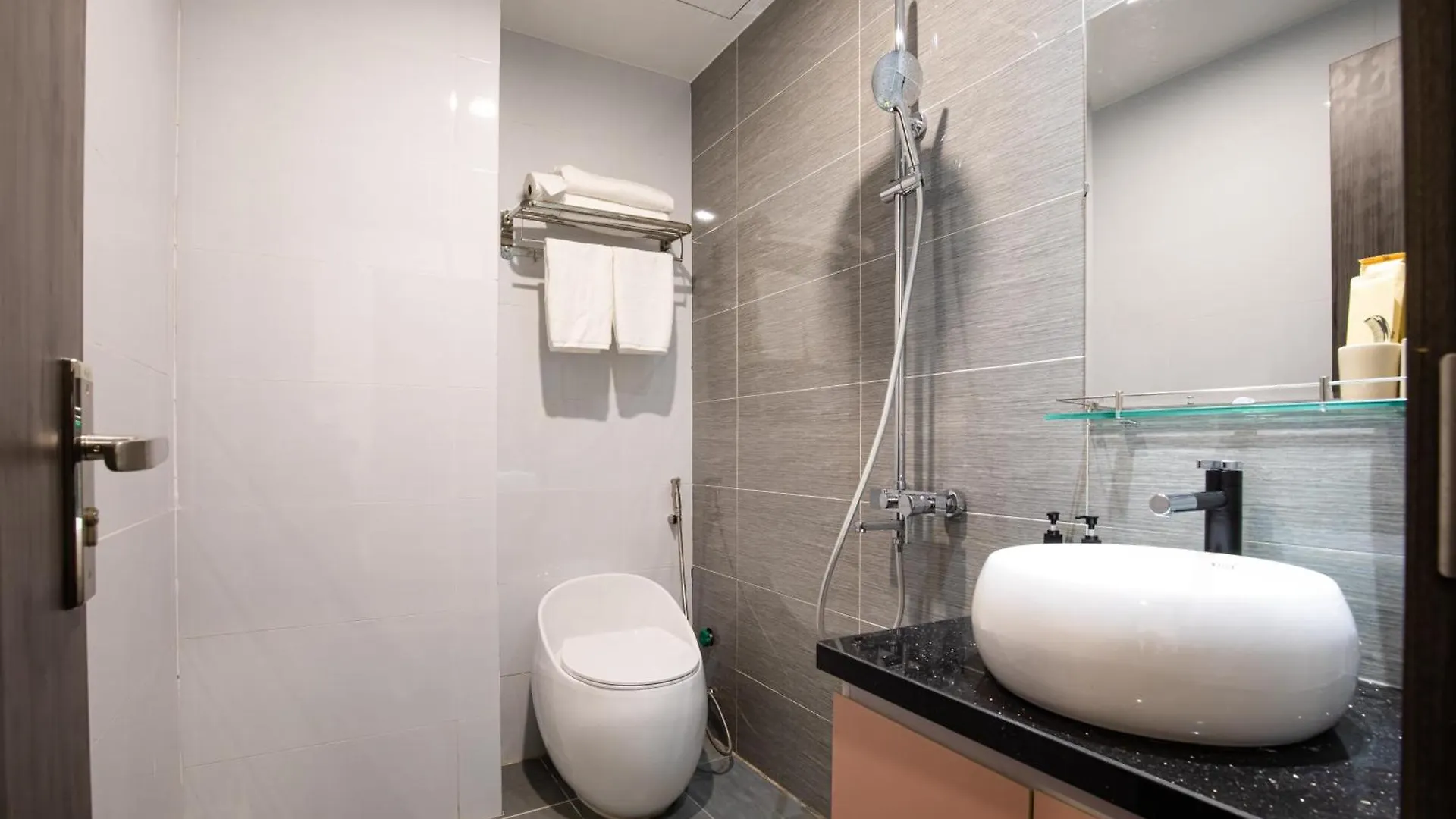 First Studio Hotel Danang