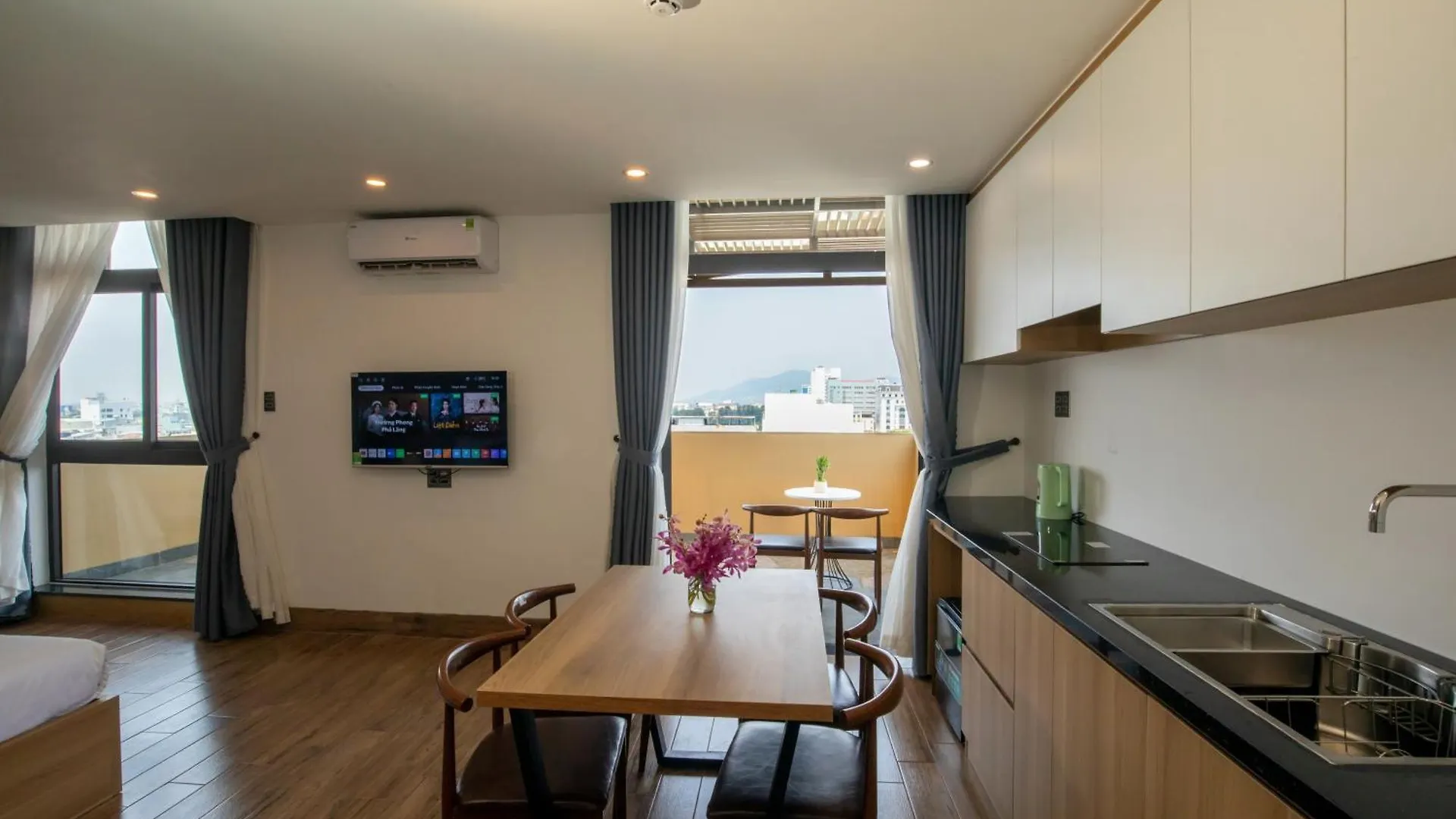 First Studio Hotel Danang